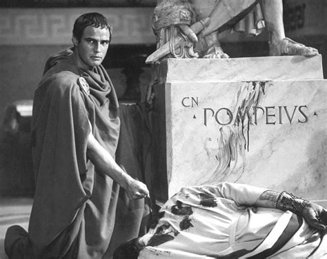  Julius Caesar! A Timeless Tale of Ambition and Betrayal Featuring the Legendary Marlon Brando